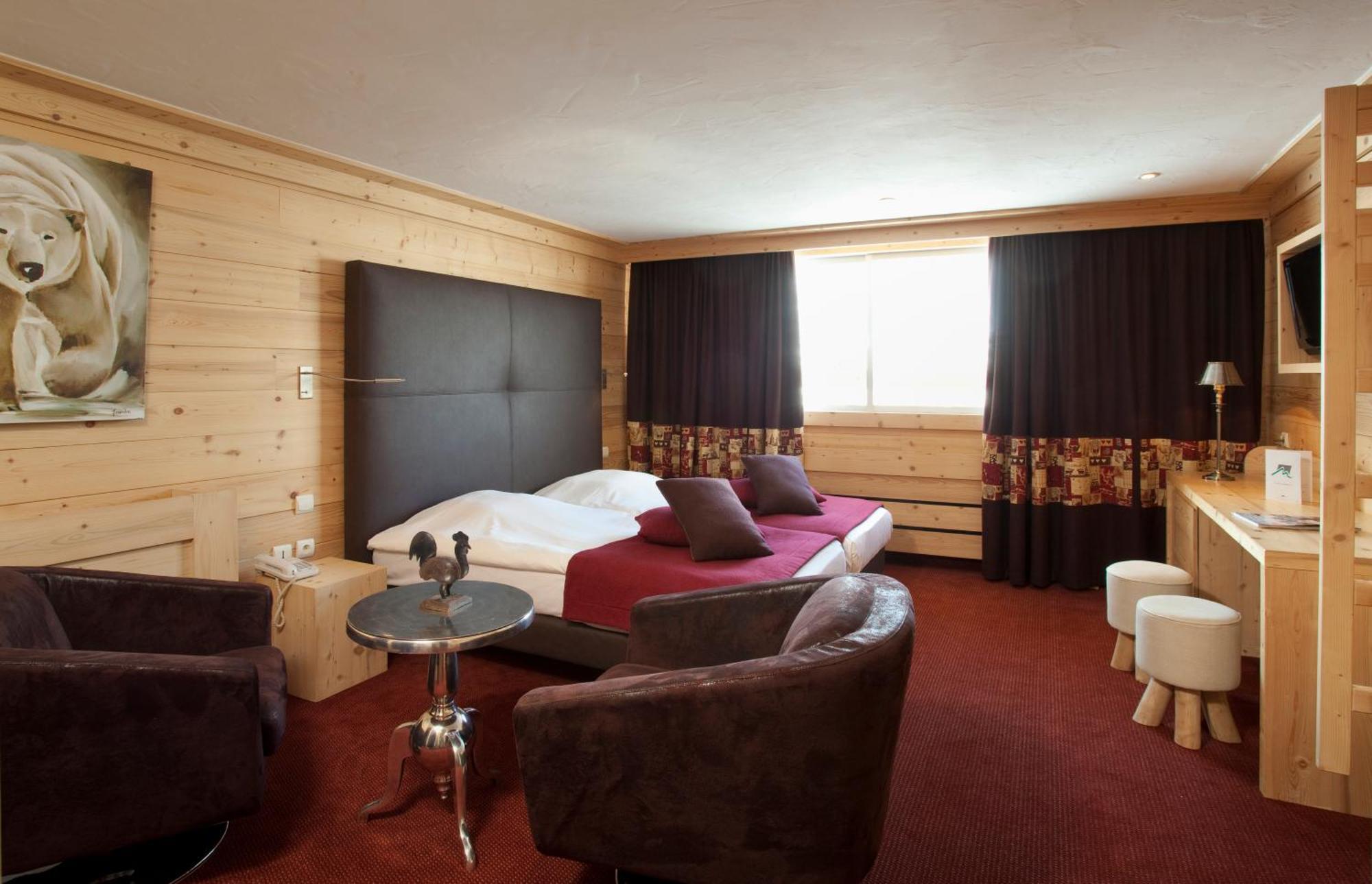 Hotel Les Melezes เลส์เดอซาลป์ ภายนอก รูปภาพ