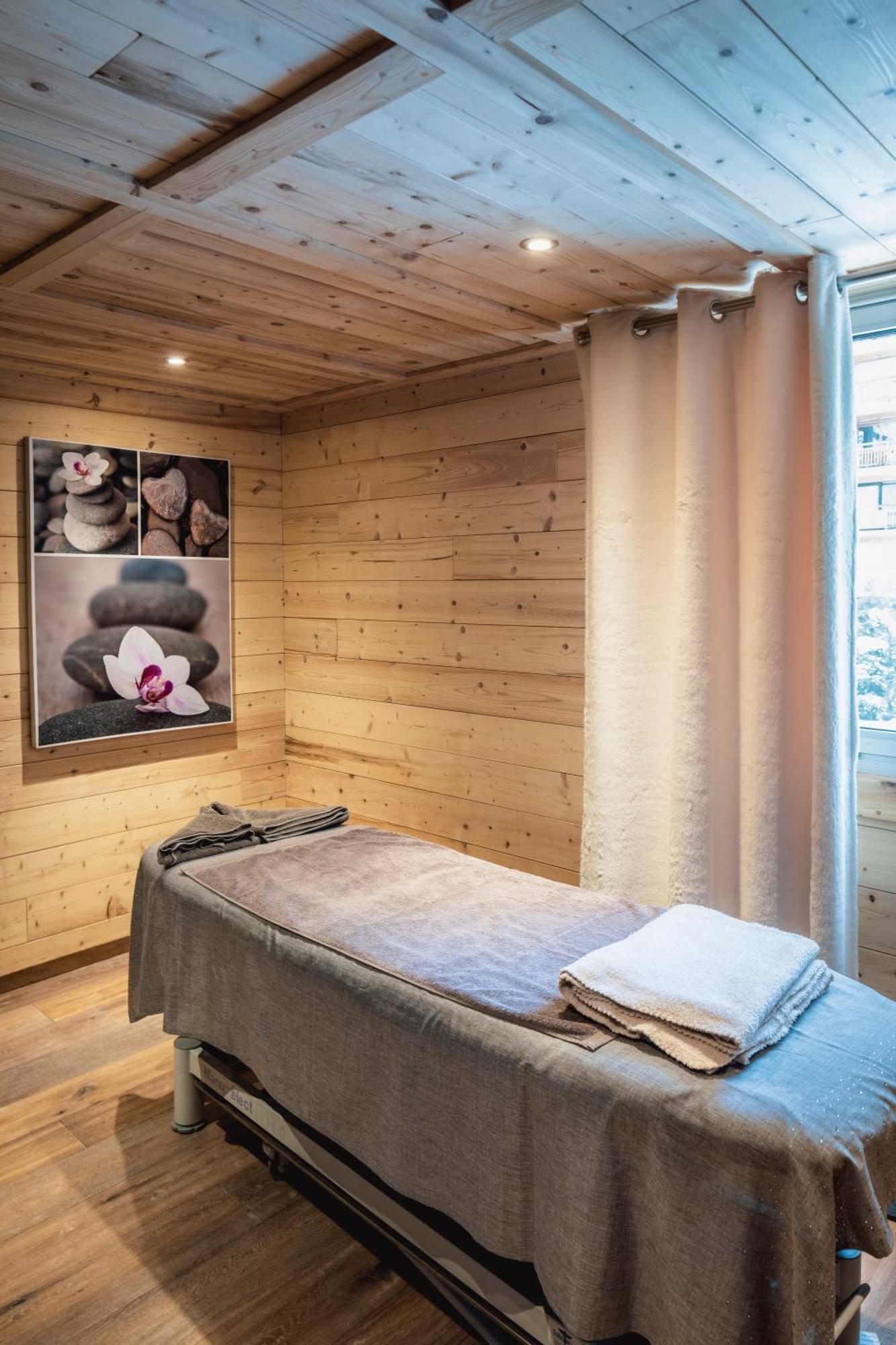 Hotel Les Melezes เลส์เดอซาลป์ ภายนอก รูปภาพ