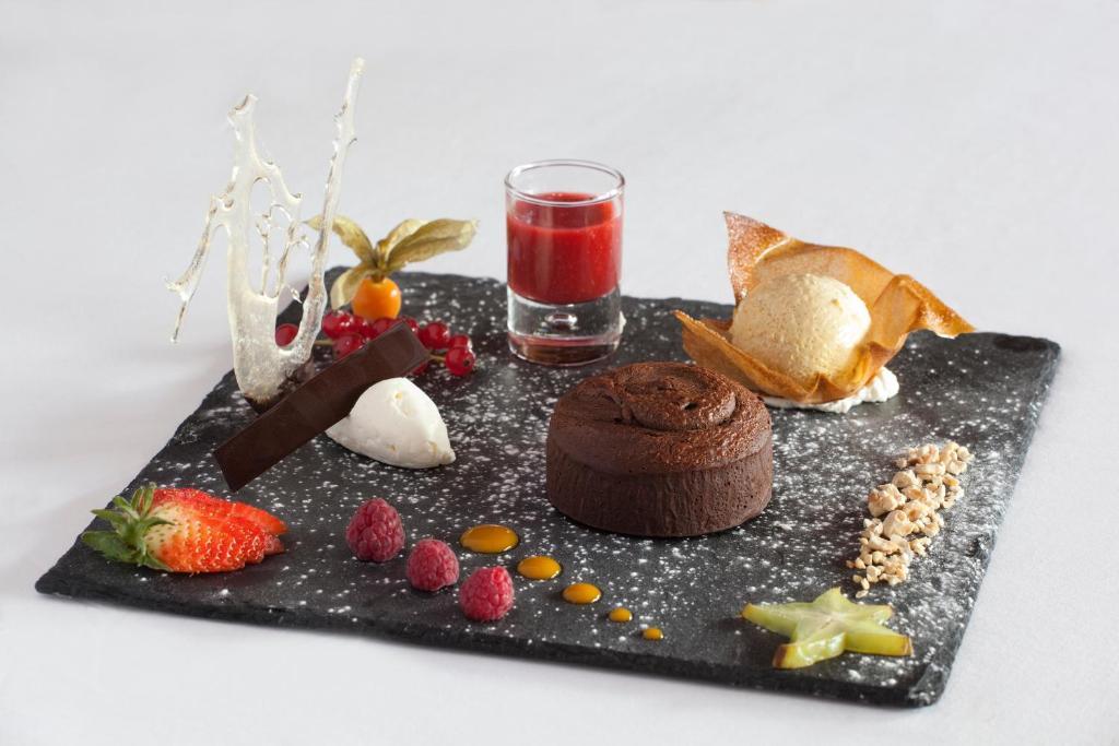 Hotel Les Melezes เลส์เดอซาลป์ ภายนอก รูปภาพ